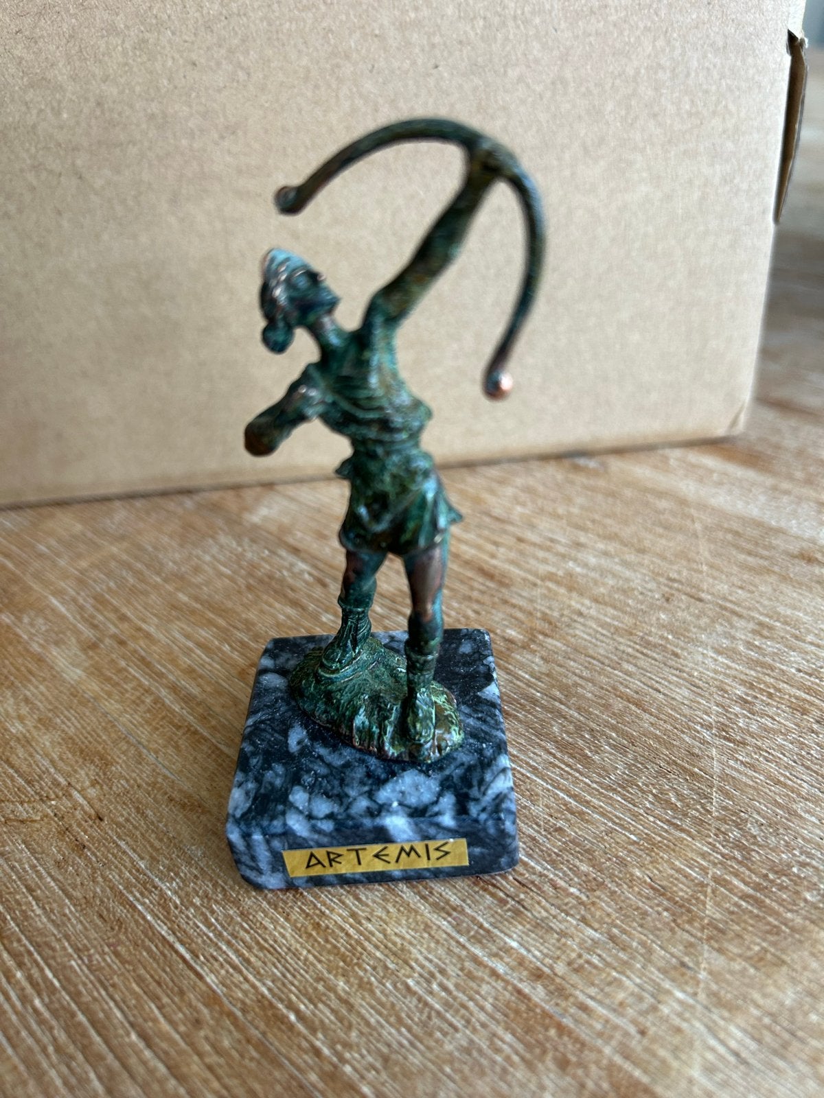 Bronzen beeldje Artemis op marmeren sokkel, Minder dan 20 cm, Ophalen of Verzenden, Beeld, Bruin