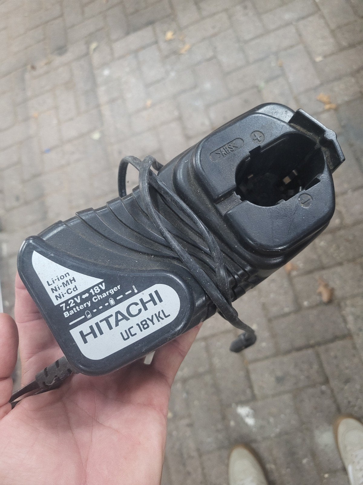 Hitachi Acculader UC 18YKL (7.2V-18V Li-ion/Ni-MH/Ni-Cd), Ophalen of Verzenden, Gebruikt, Overige typen