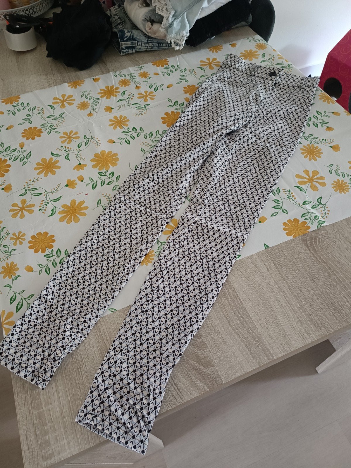 Primark Broek met patroon - Maat 36 (S), Primark, Zwart, Ophalen of Verzenden, Zo goed als nieuw