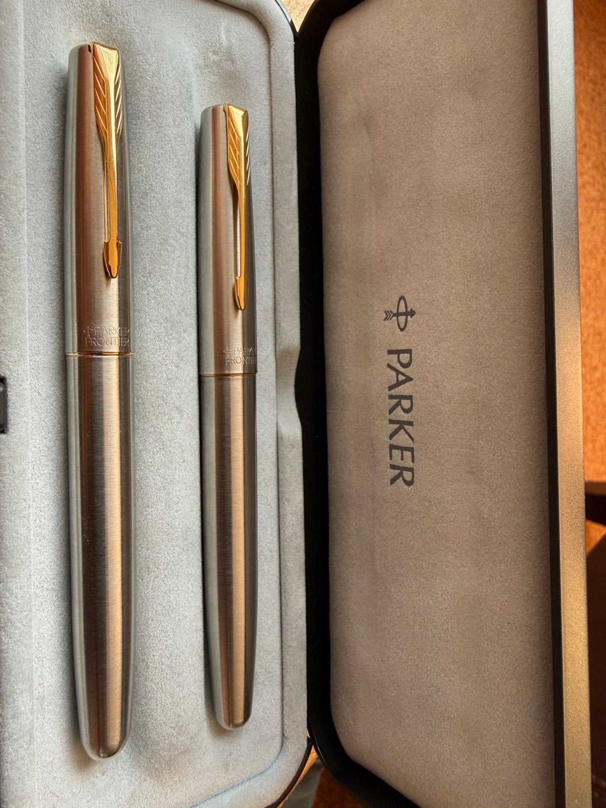 Nieuw Parker Frontier USA serie E vulpen (M) & rollerball, Verzamelen, Pennenverzamelingen, Parker, Nieuw, Met doosje, Ophalen of Verzenden
