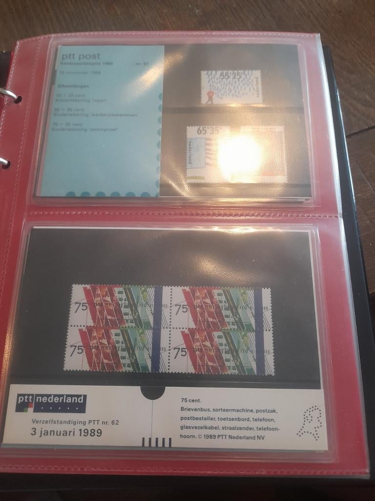 PTT mapjes album met 40 mapjes uit 1989, 1990, 1991, Postzegels en Munten, Postzegels | Nederland, Ophalen, Na 1940, Postfris