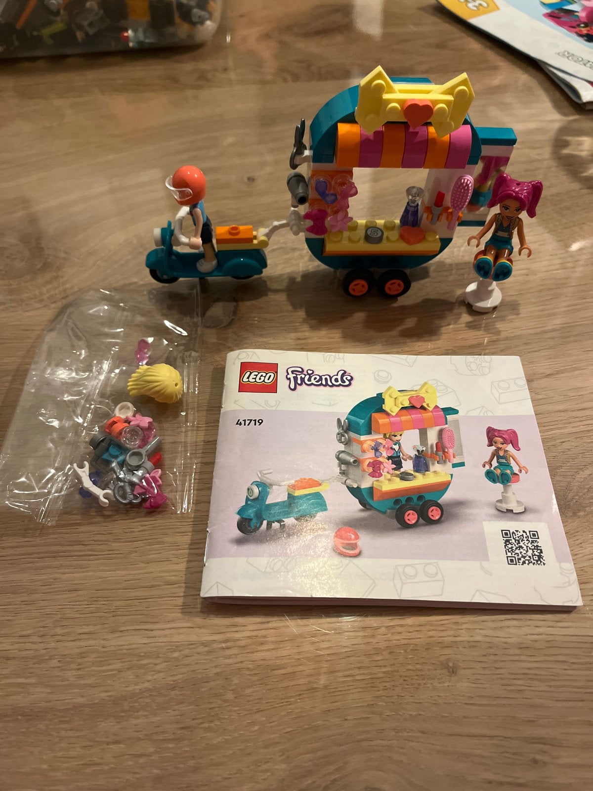 LEGO Friends Mobiele Modeboetiek (41719) - Zo goed als nieuw, Lego, Friends, Ophalen of Verzenden, Zo goed als nieuw