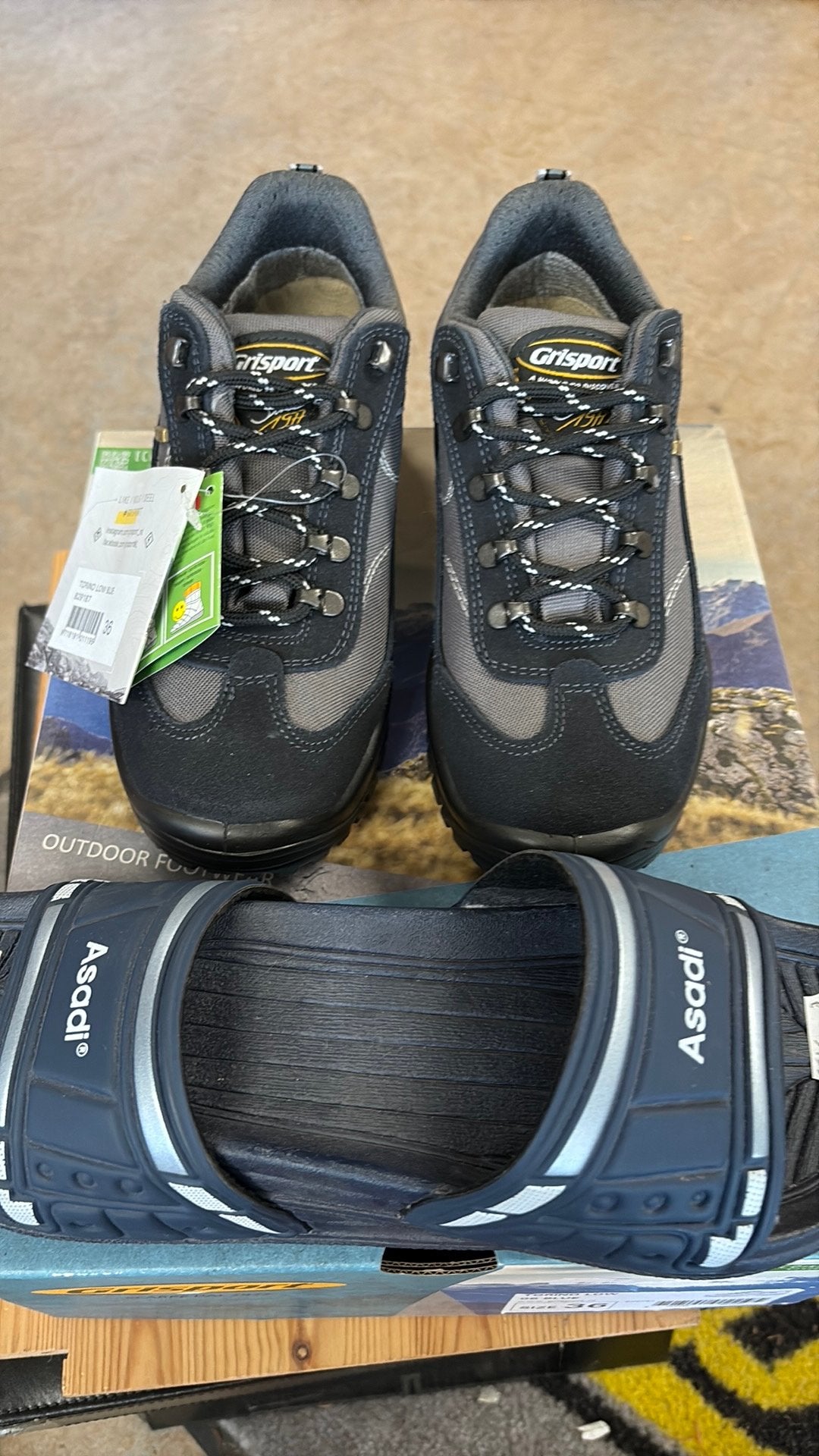 Lage wandelschoen + badslippers maat 36, Ophalen of Verzenden, Nieuw, Schoenen