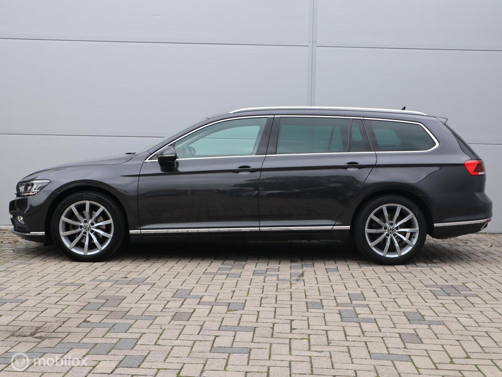 Volkswagen Passat 1.5 TSI Automaat Trekhaak Pano LED Camera, Dealer onderhouden, 4 cilinders, 150 pk, 1379 kg