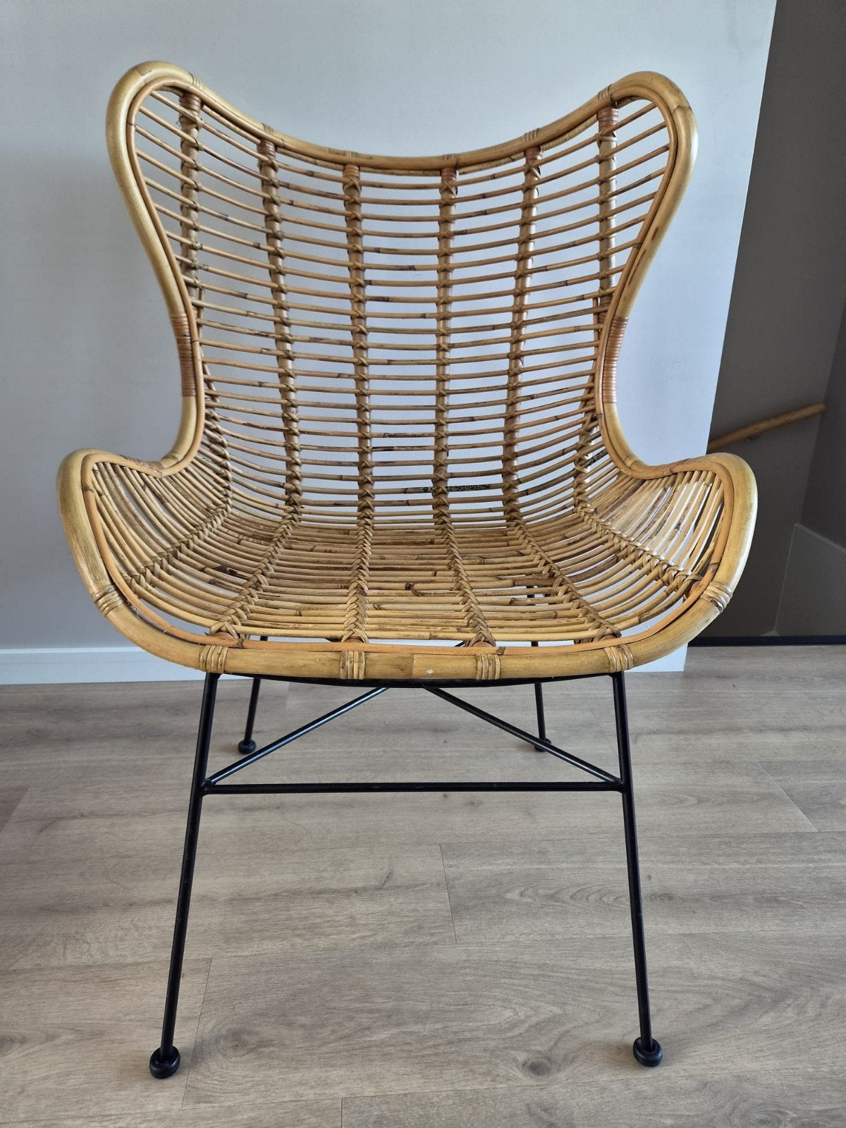 Natuel Rotan Vlinderstoel met zwart metalen onderstel, Ophalen, Bruin, Bohemian, Modern, Zo goed als nieuw