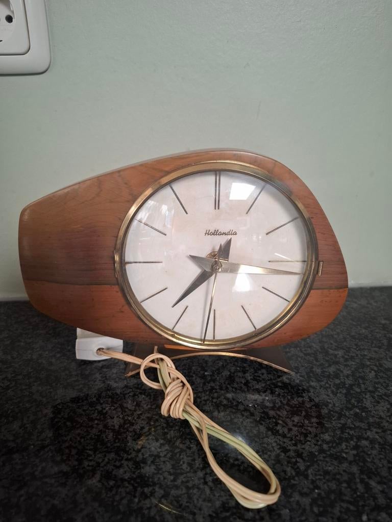 Vintage elektrische tafelklok Hollandia, teakhout/messing, Huis en Inrichting, Ophalen, Gebruikt, Analoog, Wekker of Tafelklok