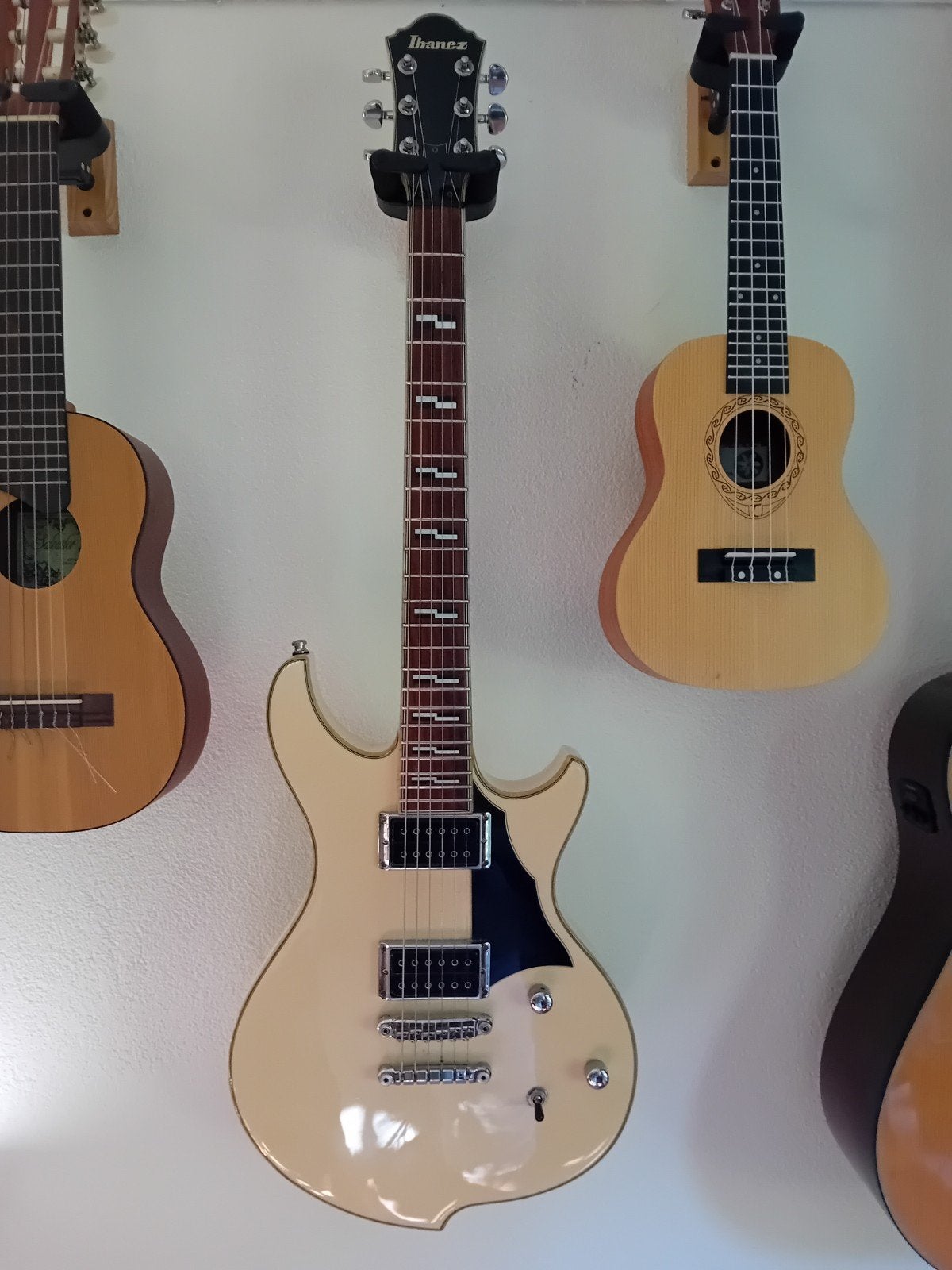 Ibanez Darkstone Dn500, Muziek en Instrumenten, Ophalen, Zo goed als nieuw, Solid body, Ibanez