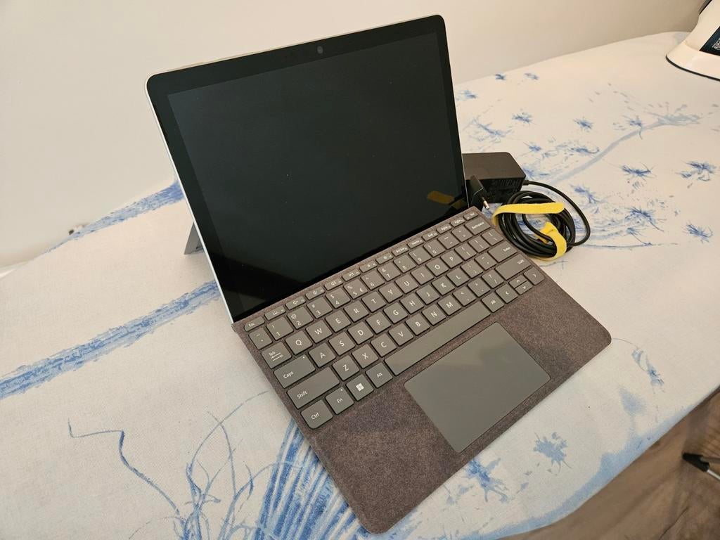 Microsoft Surface Go 2 (1901) incl. lader en Windows 11, 10 inch, Surface Go 2 (1901), Ophalen of Verzenden, Zo goed als nieuw