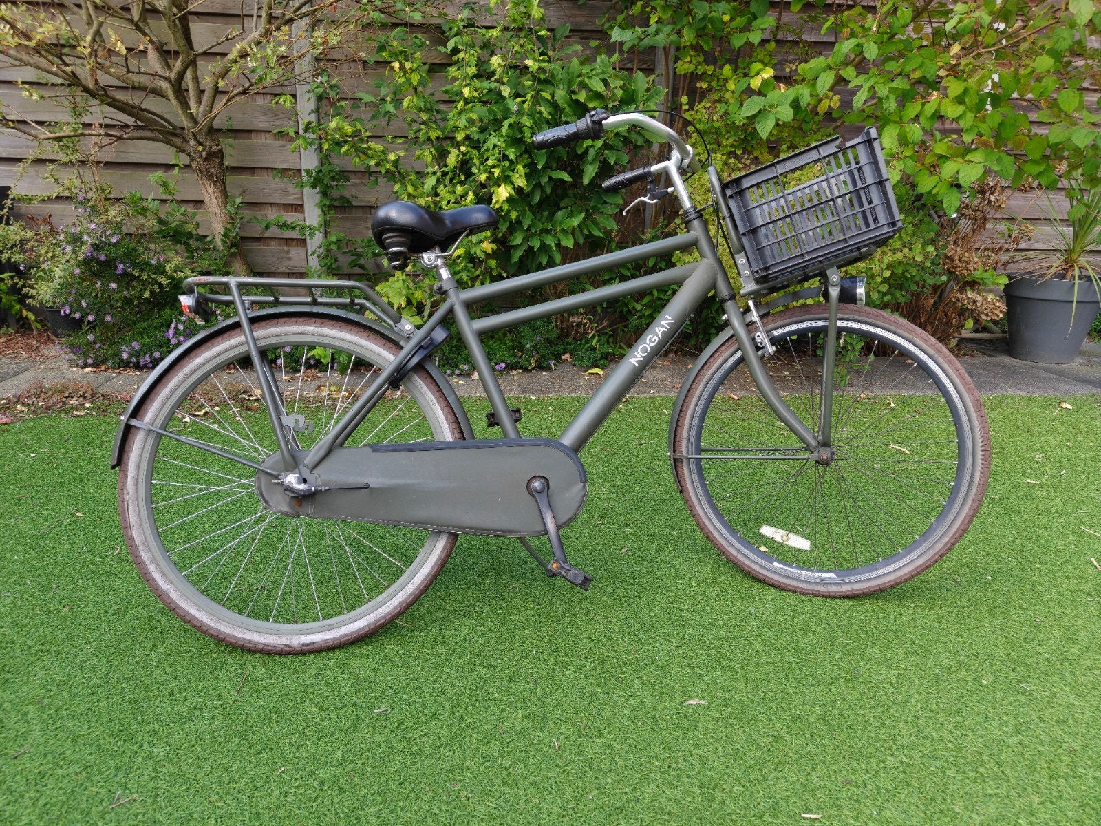 Nogan 26 inch jongensfiets met krat en 3 versnellingen, Terugtraprem, Gebruikt, Handrem, Nogan