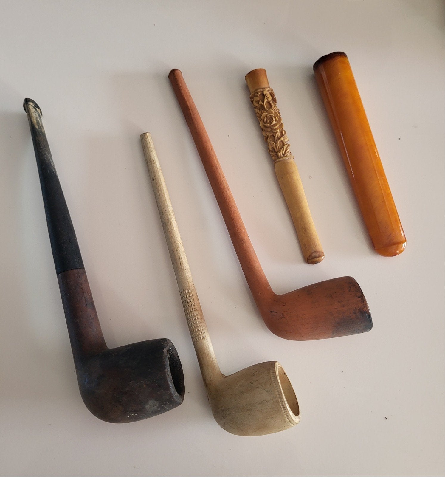 Te koop drie vintage Pijpen en twee vintage sigarettenpijpje, Ophalen of Verzenden, Gebruikt, Sigarenbandjes