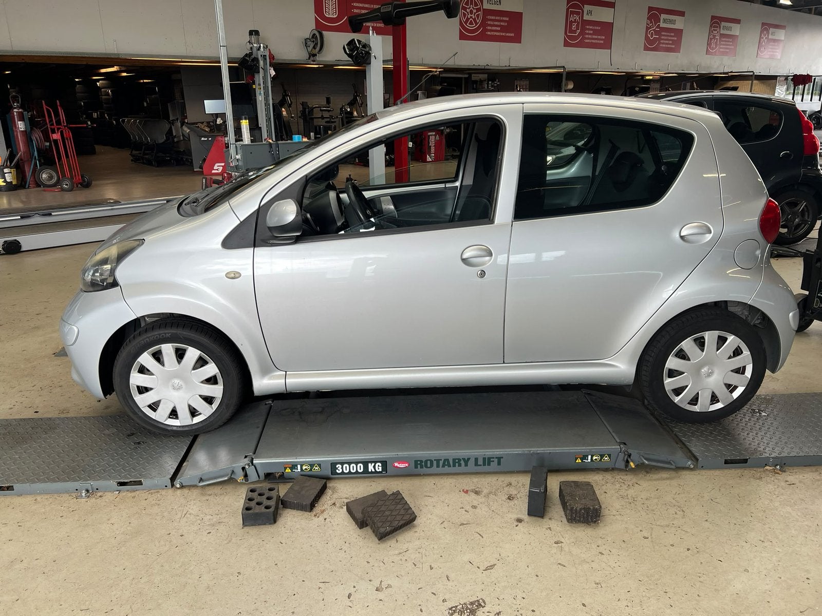 Foto 5 van Toyota Aygo 1.0 12V Vvt-i 5DRS 2006 Grijs