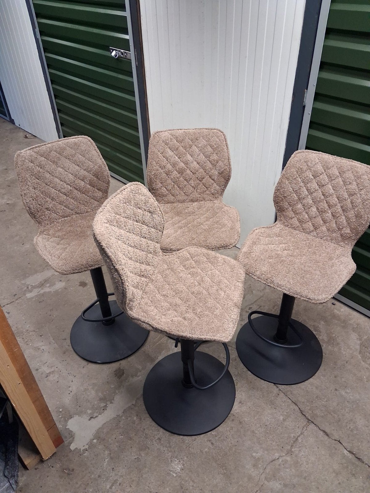 Set van 4 beige barstoelen, in hoogte verstelbaar, Ophalen, Zo goed als nieuw, In hoogte verstelbaar, 90 cm of meer