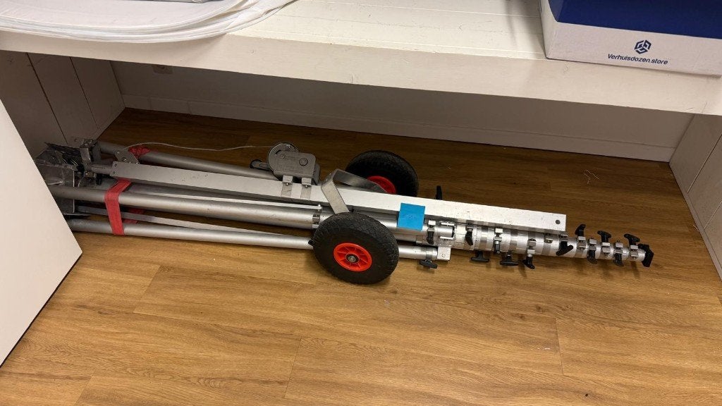 Op maat gemaakt hoogtestatief (19,5 m) met trolley en lier, Ophalen, Driepoot, 175 cm of meer, Gebruikt