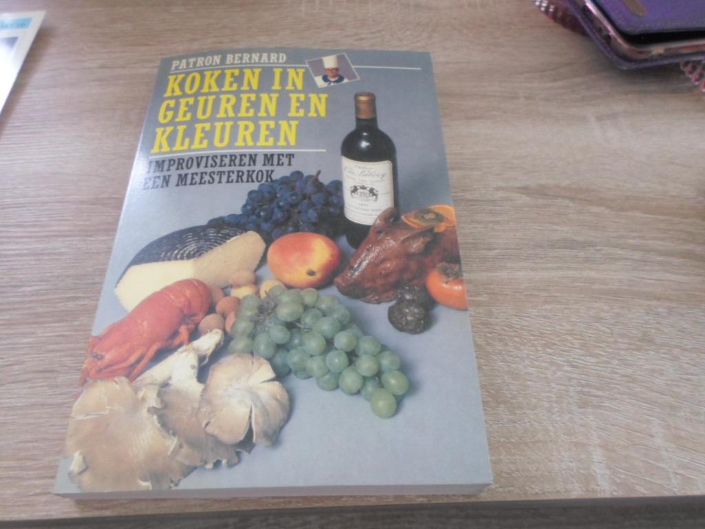 Koken in geuren en kleuren - Patron Bernard, Boeken, Kookboeken, Ophalen of Verzenden, Gelezen, Overige gebieden