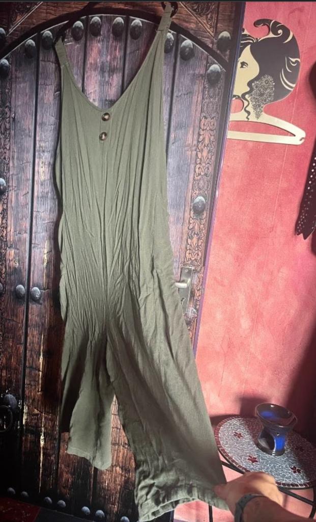 Oversized 3/4 jumpsuit maat 46/48 met knoopjes nu 19,99€, Kleding | Dames, Jumpsuits, Maat 46/48 (XL) of groter, Nieuw, Ophalen of Verzenden