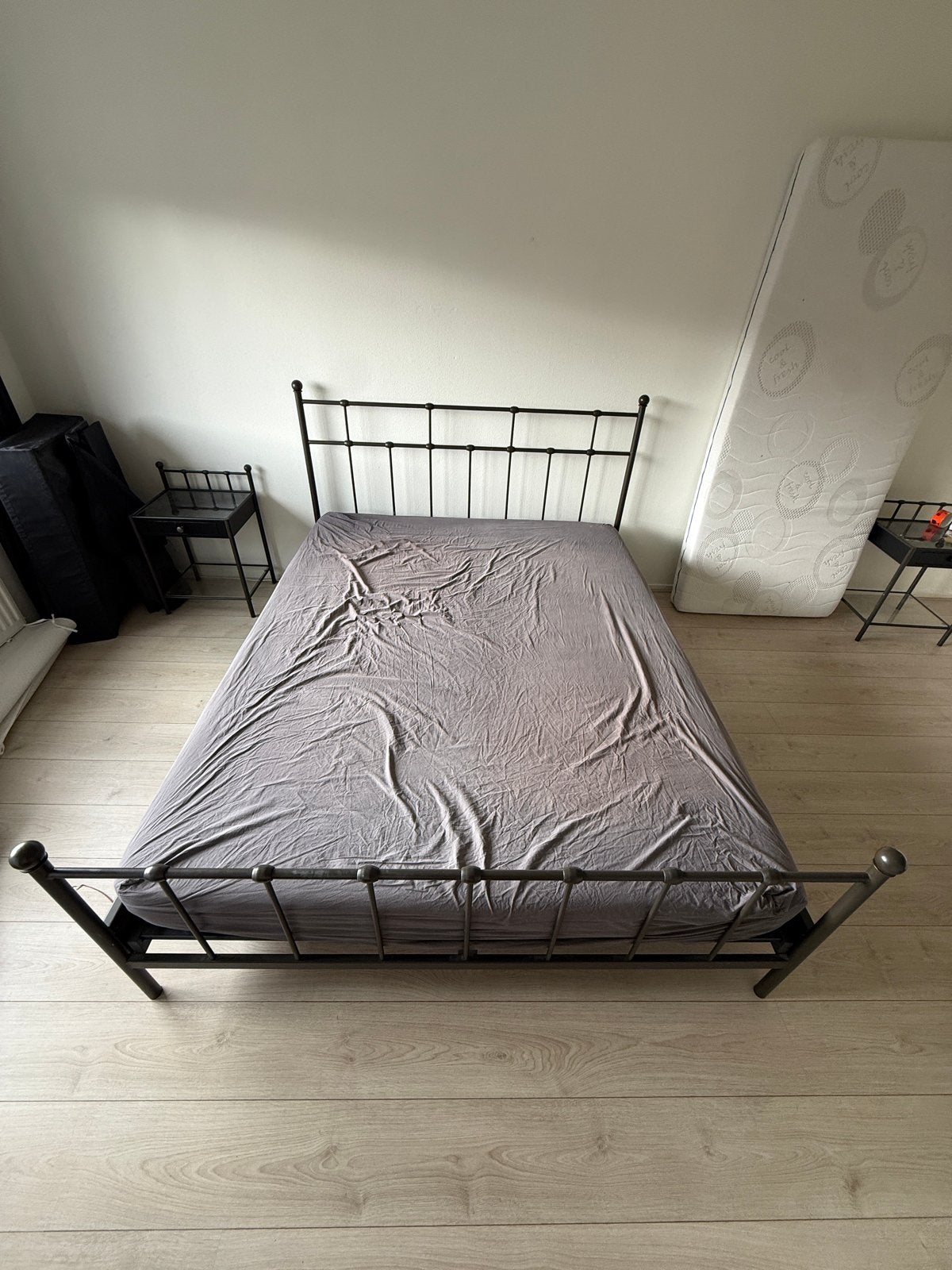 Tweepersoons metalen bedframe met lattenbodems, Ophalen, Gebruikt, Zwart, Tweepersoons