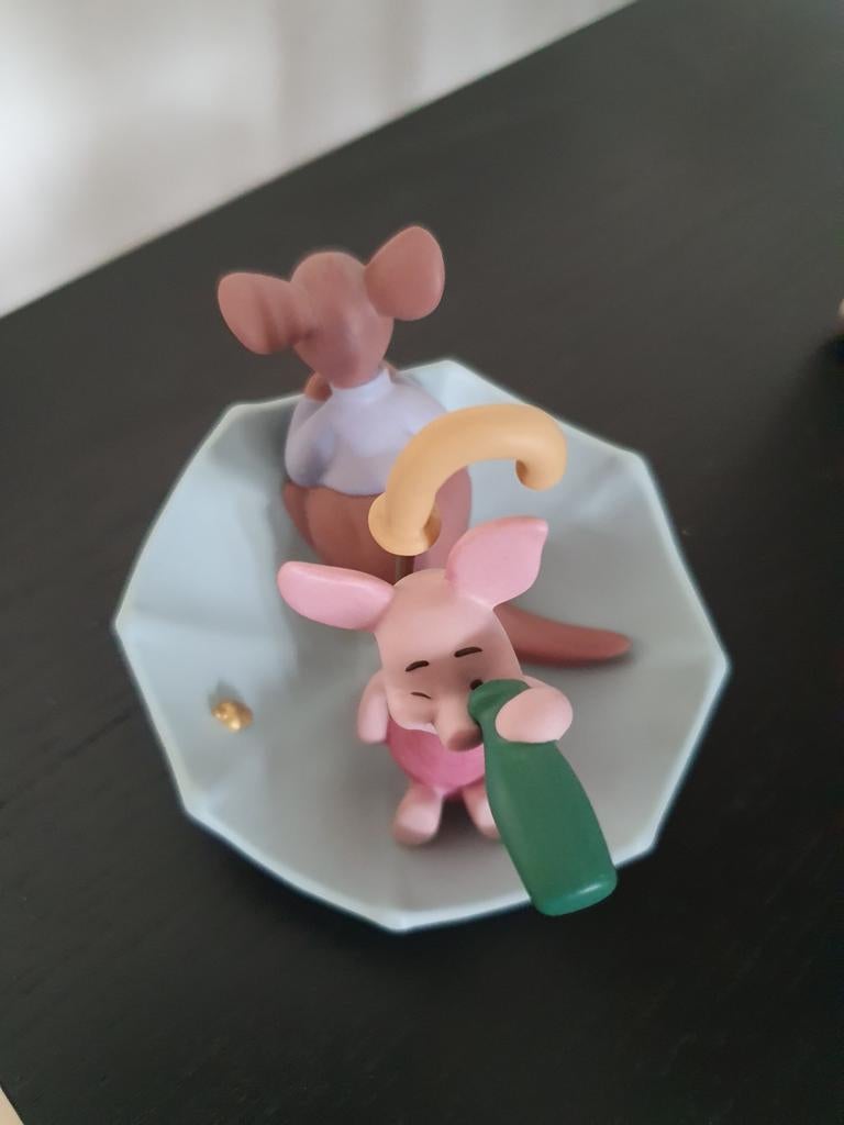 Pooh en friends knorretje en roe in paraplu, Ophalen of Verzenden, Winnie de Poeh of vrienden, Zo goed als nieuw, Beeldje of Figuurtje
