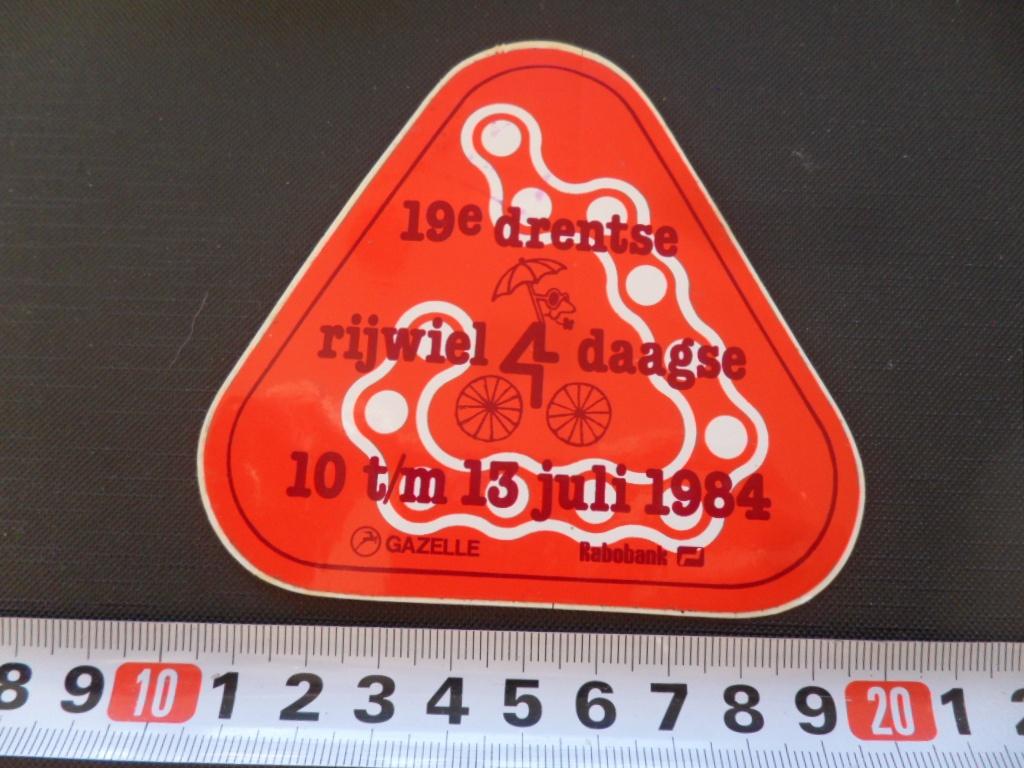 sticker 19e Drentse rijwiel 4 daagse 1984 Gazelle Fiets rabo, Verzamelen, Ophalen, Zo goed als nieuw