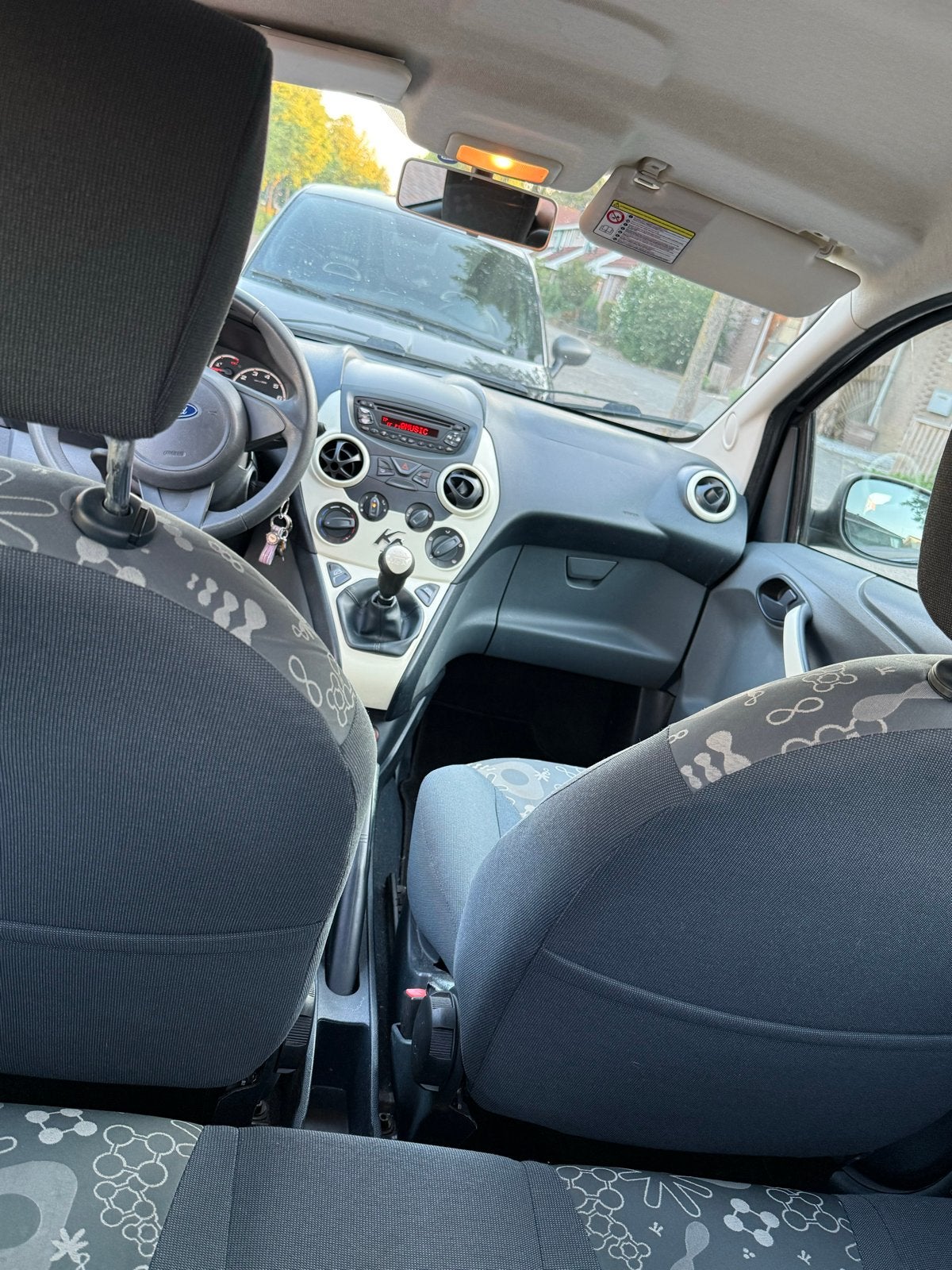 Ford Ka 1.2 51KW 2010 Zwart, Voorwielaandrijving, 1242 cc, 4 cilinders, 4 stoelen