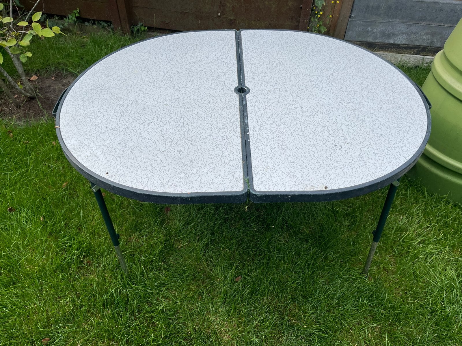 Crespo campingtafel - opvouwbaar en compact, Caravans en Kamperen, Ophalen, Gebruikt, Campingtafel