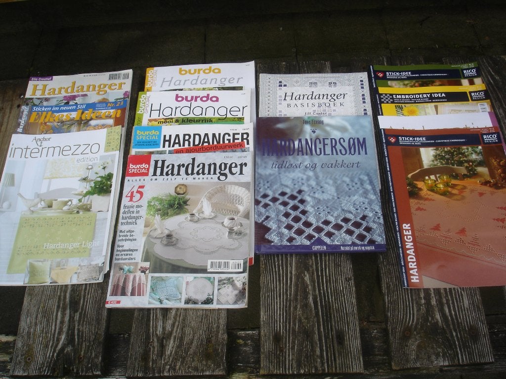 7 x handwerk tijdschrift Hardanger + 2 boeken, Ophalen, Overige thema's, Meerkleurig, Zo goed als nieuw