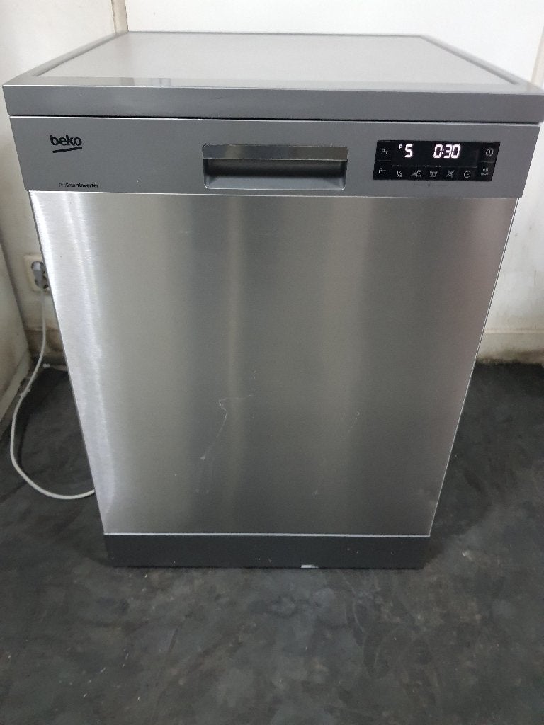 Vrijstaande Beko RVS vaatwasser werkt Perfect, Ophalen, Zo goed als nieuw, Voorspoelprogramma, Minder dan 85 cm