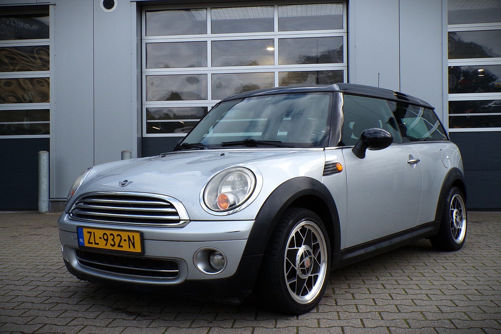 Mini Clubman 1.6 16V Cooper 2010 Grijs, Auto's, Voorwielaandrijving, 4 cilinders, 4 stoelen, 49 €/maand