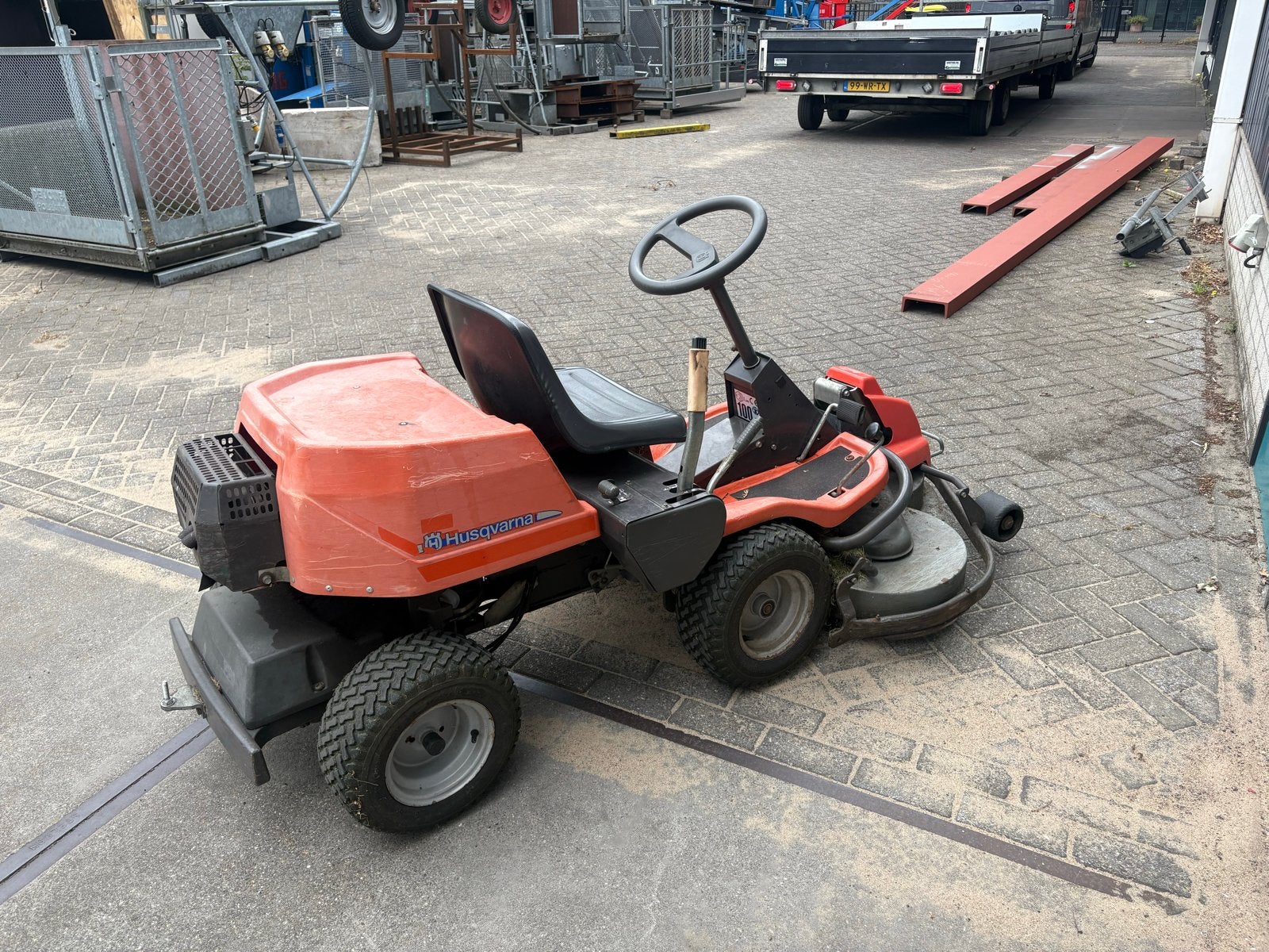 Husqvarna Rider 16 zitmaaier - Krachtige en wendbare machine, Ophalen, Cirkelmaaier, Gebruikt, Benzine-grasmaaier