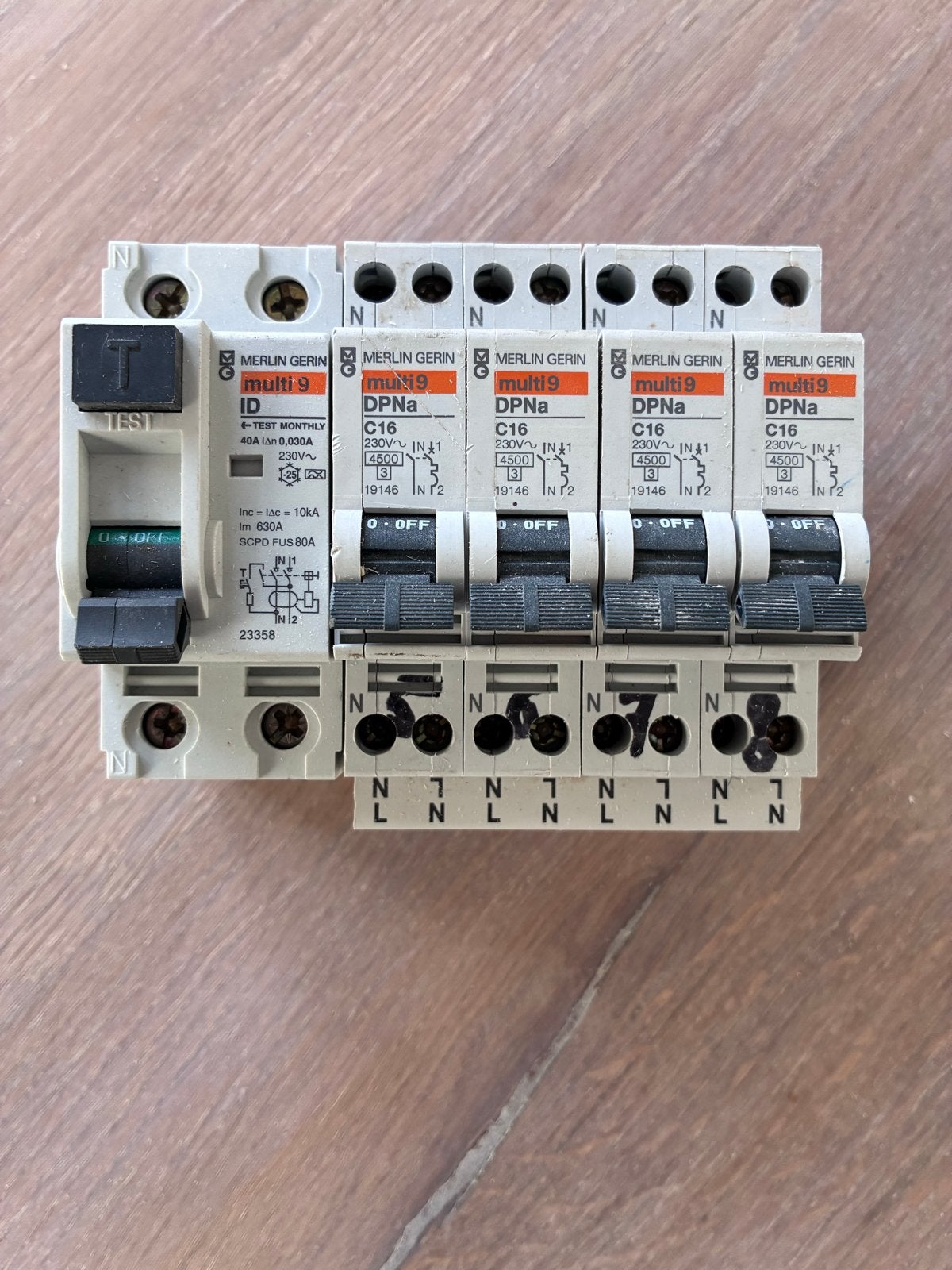 Merlin Gerin Multi 9 ID Aardlekschakelaar met 4x DPNa C16, Ophalen, Gebruikt, Aardlekschakelaar