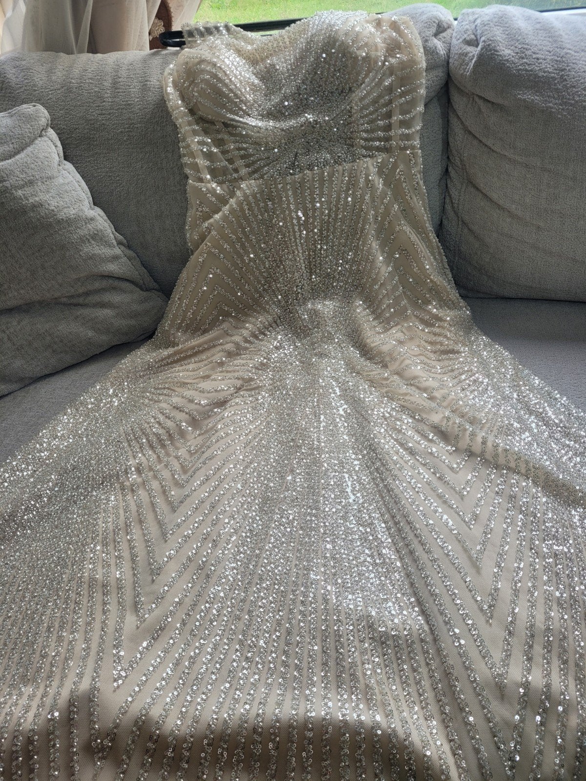 Prachtige Avondjurk met Pailletten - Zo goed als nieuw, Kleding | Dames, Ophalen, Beige, Accessoires, Onbekend
