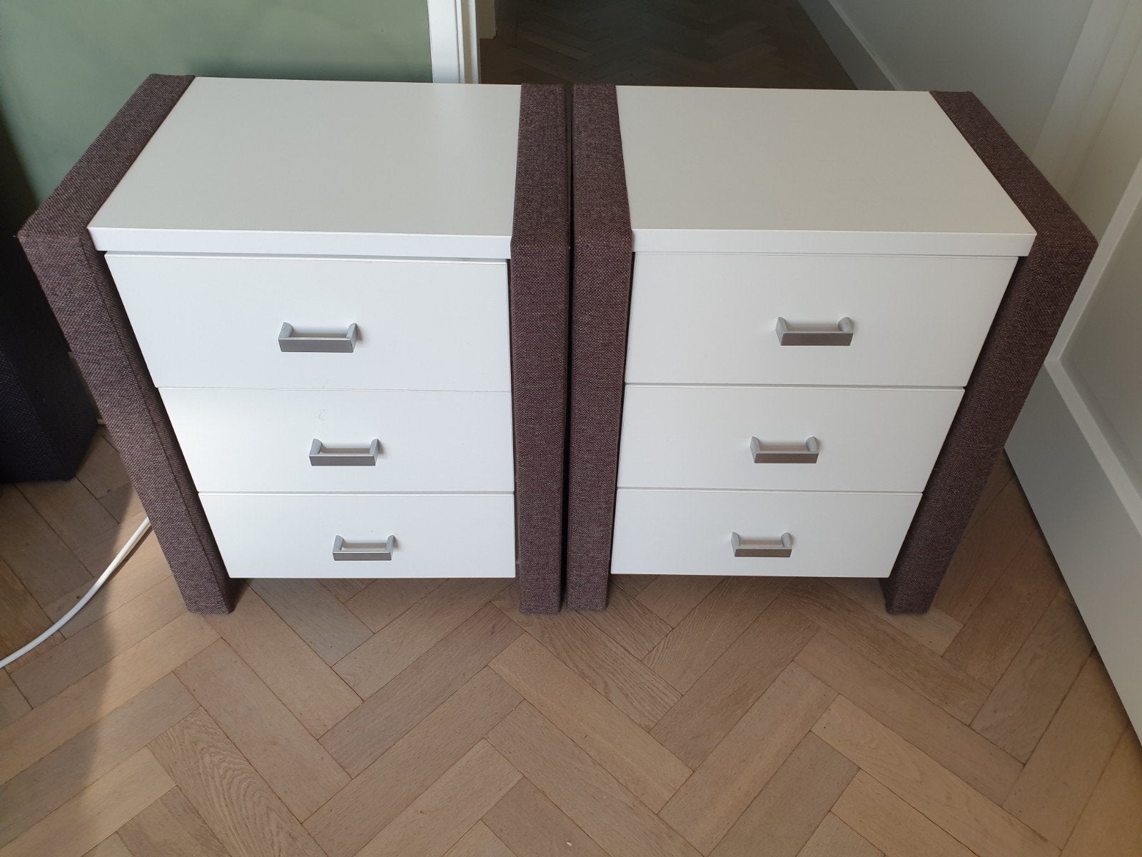 Nachtkastjes met 3 lades - 59x50x37 cm - Zo goed als nieuw, Huis en Inrichting, Slaapkamer | Nachtkastjes, Ophalen, Zo goed als nieuw
