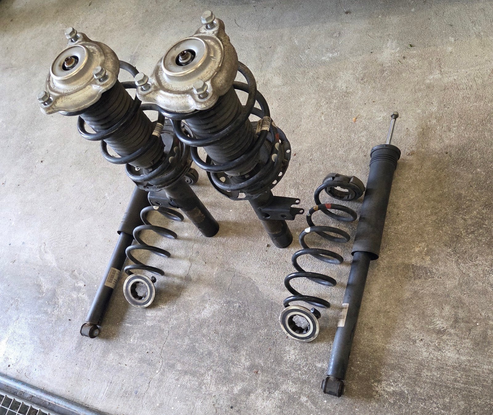 Schokbrekers Mercedes A-Klasse, Motoren, Ophalen