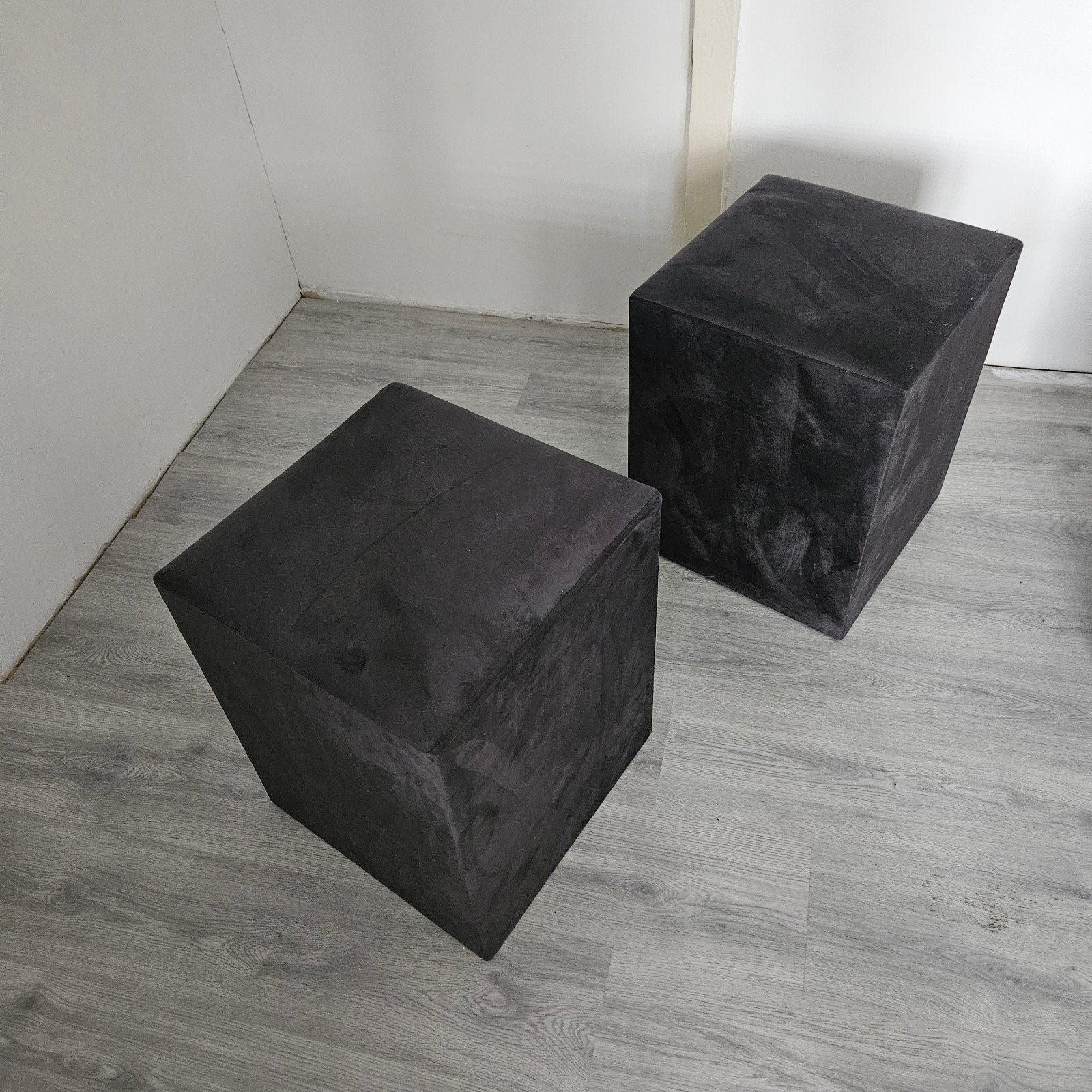 Set van 2  Antraciet Vierkante Poffen / Hocker Kubus, Ophalen, Zo goed als nieuw, Vierkant, Stof