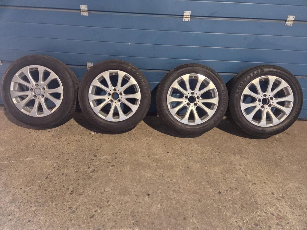 Originele Mercedes Benz E-Klasse 17 Inch set met Zomerbanden, Auto-onderdelen, Banden en Velgen, Ophalen, Gebruikt, Banden en Velgen
