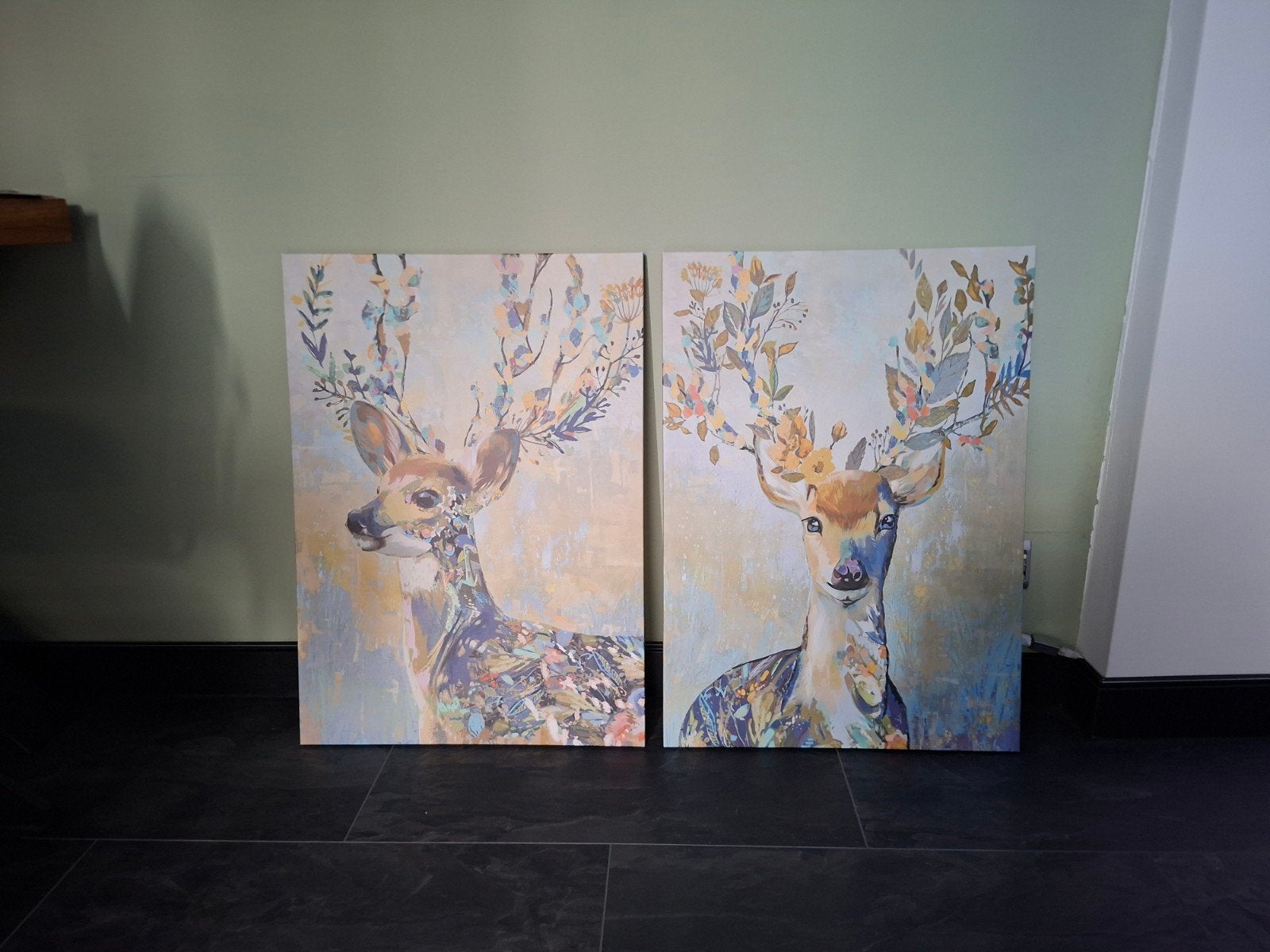 Ikea. Set van 2 schilderijen: Herten met bloemen en bladeren, Antiek en Kunst, Kunst | Schilderijen | Klassiek, Ophalen of Verzenden