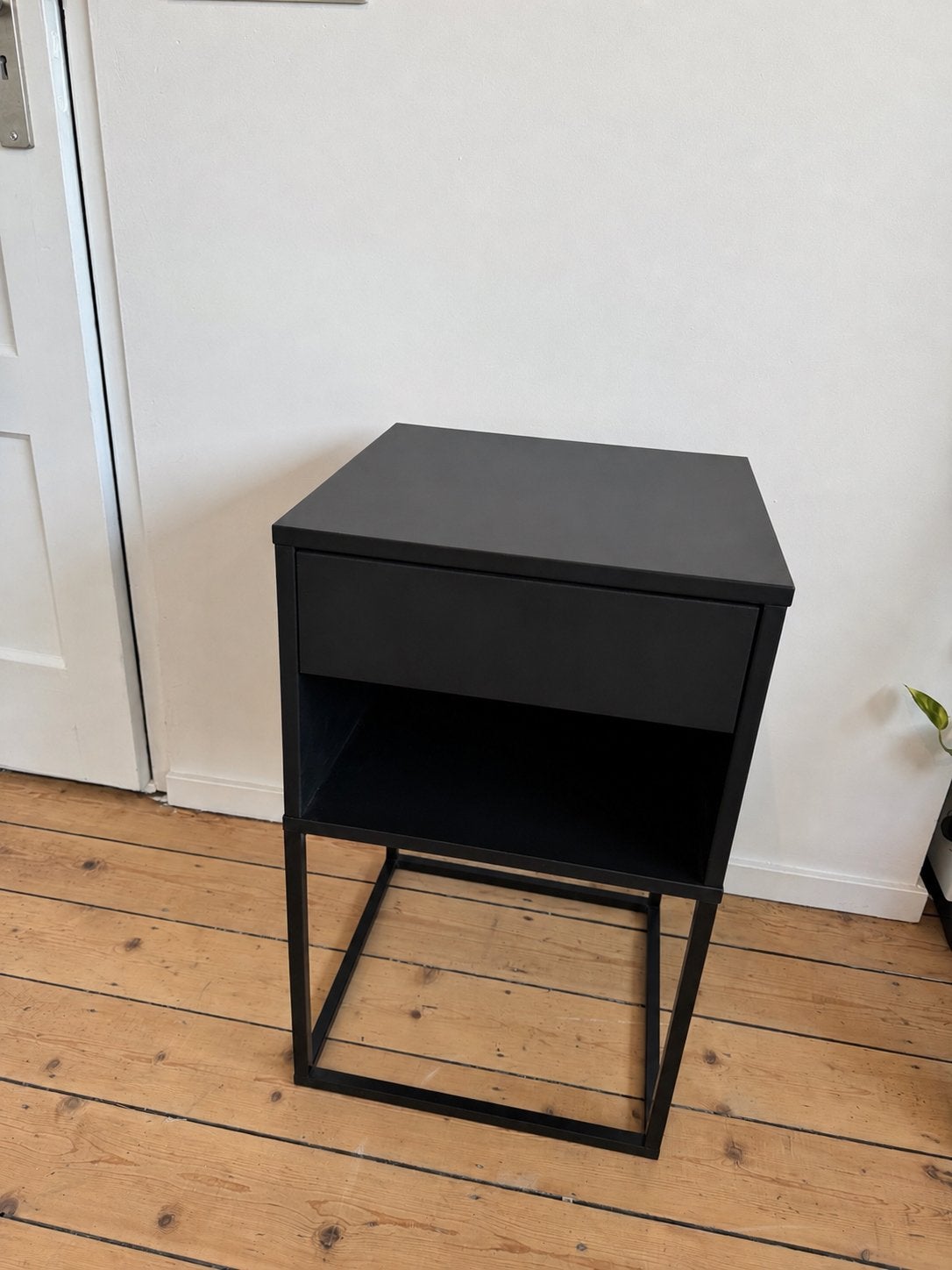 Nachtkastje zwart, Huis en Inrichting, Ophalen, Zo goed als nieuw, Minder dan 45 cm