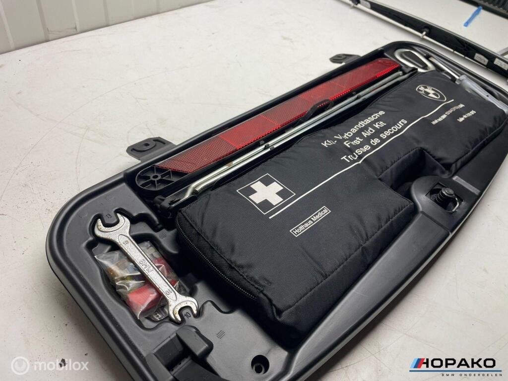 Gereedschapset compleet BMW E60 5 serie, Gebruikt, Einsteinlaan 5 rijswijk, Bmw, Ophalen of Verzenden
