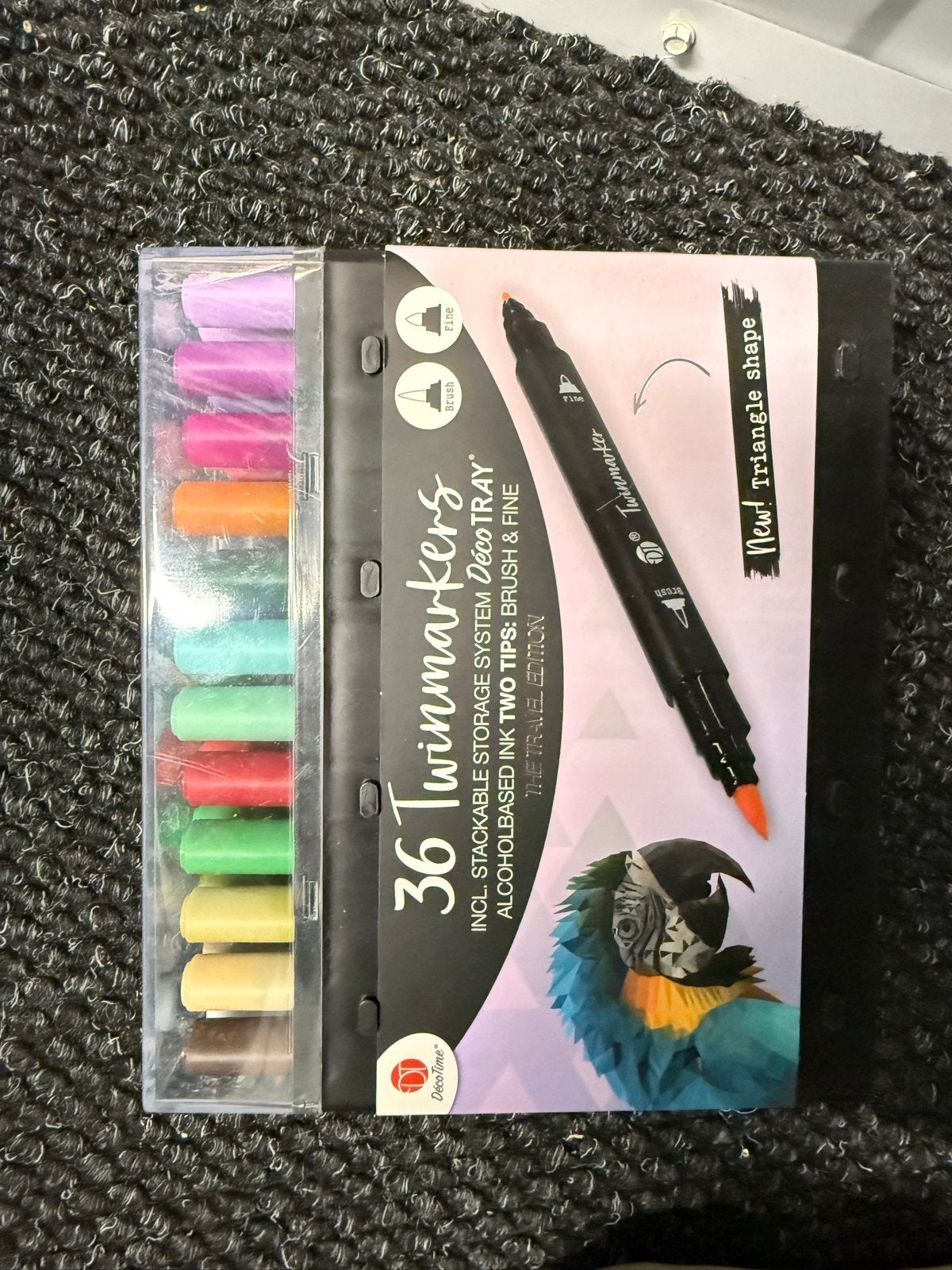36 Twinmarkers alcoholmarkers - Brush & Fine tips, Hobby en Vrije tijd, Ophalen of Verzenden, Zo goed als nieuw, Potlood of Stift