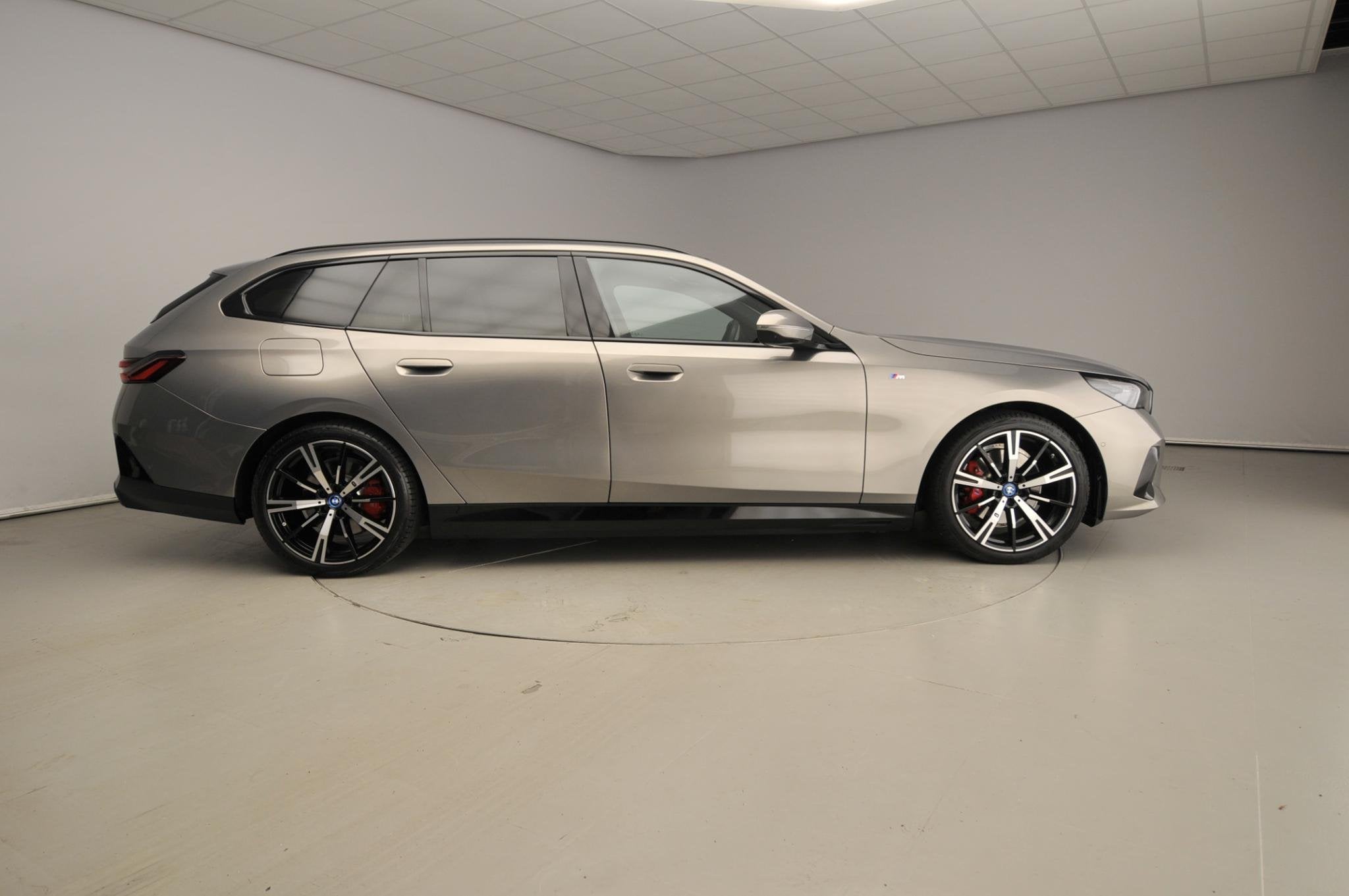 BMW 5 Serie Touring 530e | M-Sportpakket | LED | Leder | HUD, Auto's, Automaat, 1998 cc, Achterwielaandrijving, 4 cilinders