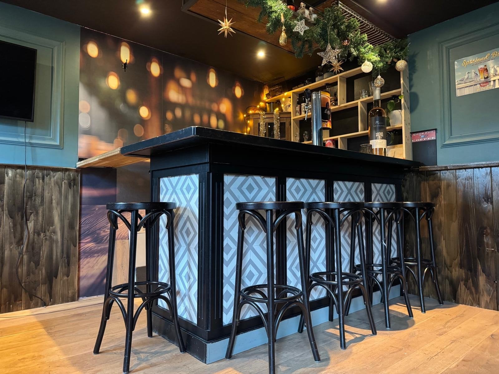 Complete huisbar met barstoelen en tapkraan, Ophalen, Gebruikt, Inclusief barstoelen