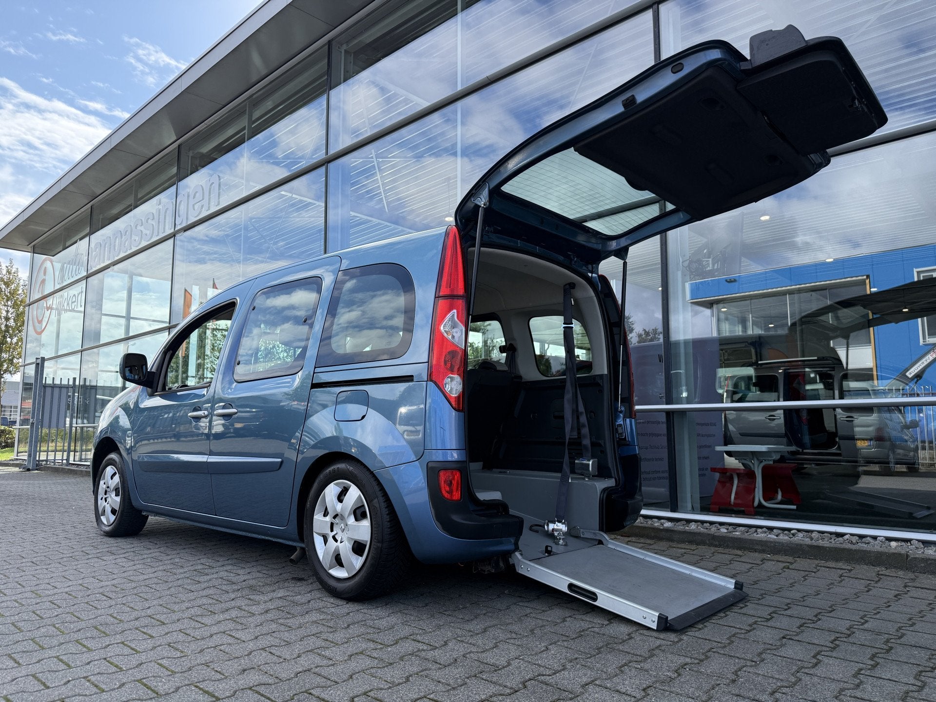 Renault Kangoo Family 3+1 Rolstoelauto 1.6-16V Expression (M, Auto's, Stof, Gebruikt, Beige, Blauw