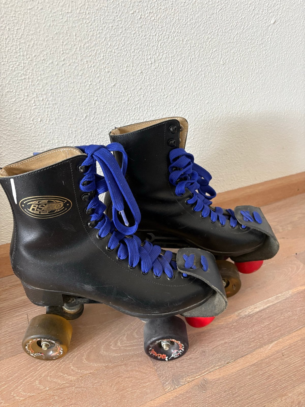 RSI rolschaatsen zwart met blauwe veters, Ophalen of Verzenden, Gebruikt, Dames