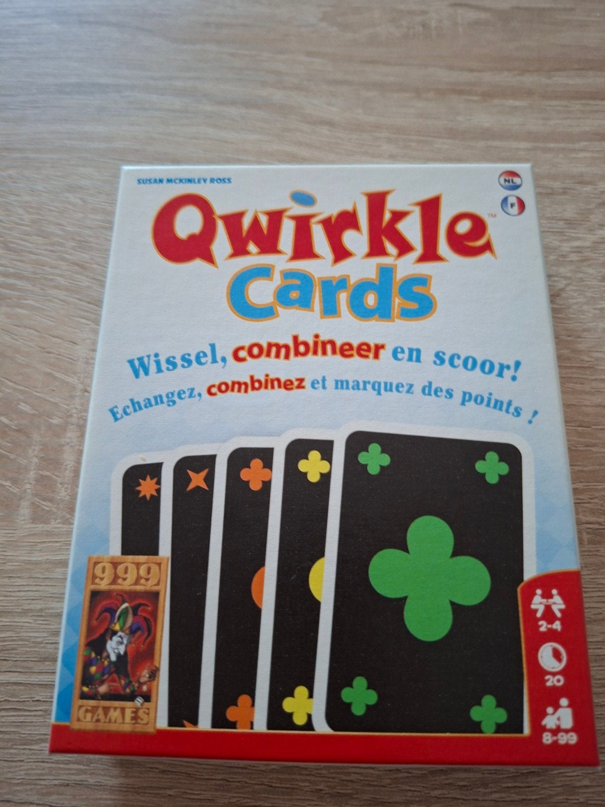 Qwirkle Cards - Strategisch Kaartspel voor het Hele Gezin, Drie of vier spelers, Ophalen of Verzenden, Zo goed als nieuw, 999 Games