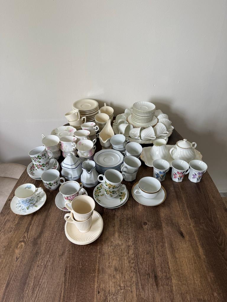 Grote verzameling merk servies, o.a. Wedgwood Gold Chelsea, Ophalen