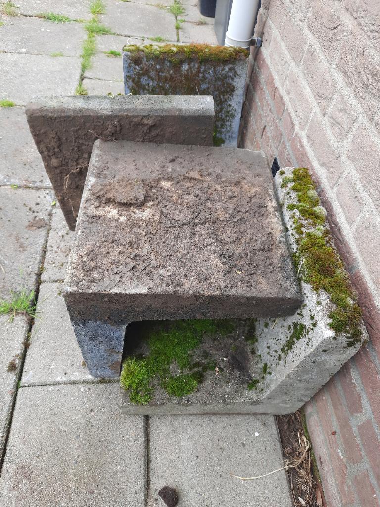 Gratis 4 beton hoek elementen, Tuin en Terras, Ophalen, Gebruikt, 25 tot 50 cm, 25 cm of meer