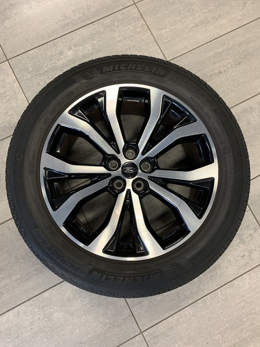 Nieuwe velgen met gebruikte Michelin zomerbanden – 255/55 R2, Gebruikt, 255 mm, -, -