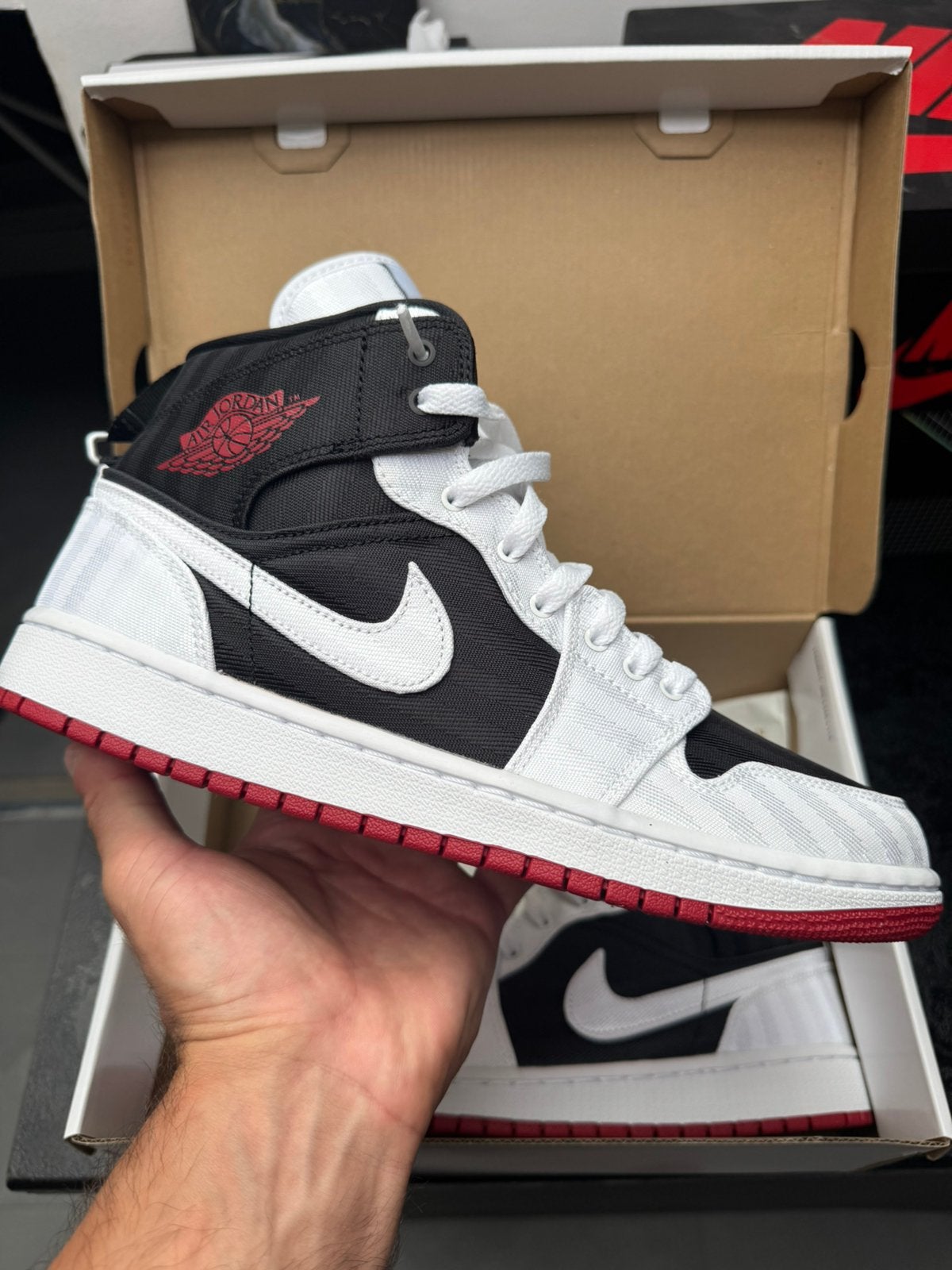Nike Air Jordan 1 Mid White / Black-Gym Red Maat 42.5, Overige kleuren, Nieuw, Ophalen of Verzenden, Sneakers of Gympen