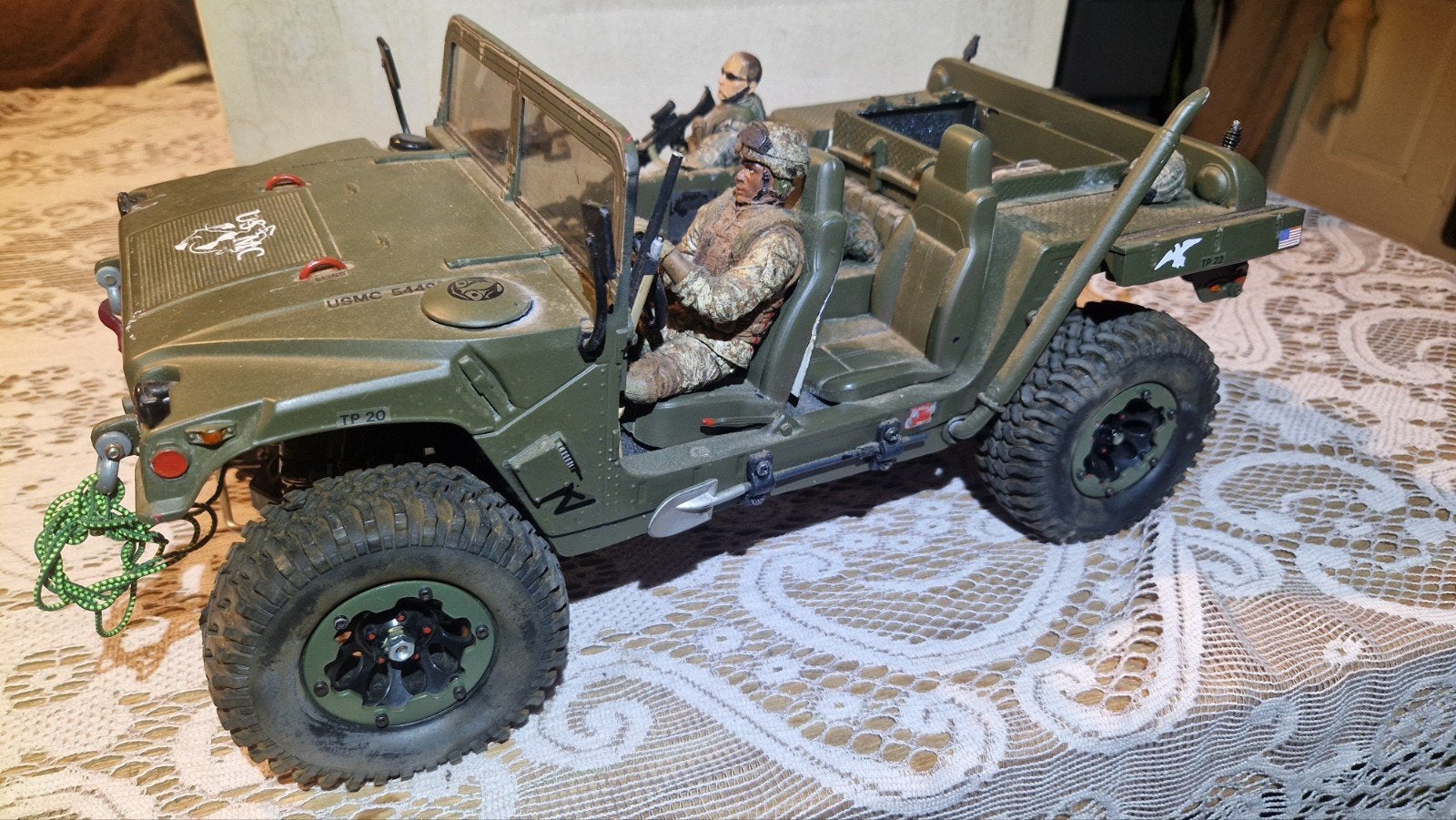 RC militaire Humvee (HMMWV) in schaal 1:10 Lees tekst goed., Ophalen of Verzenden, Auto offroad