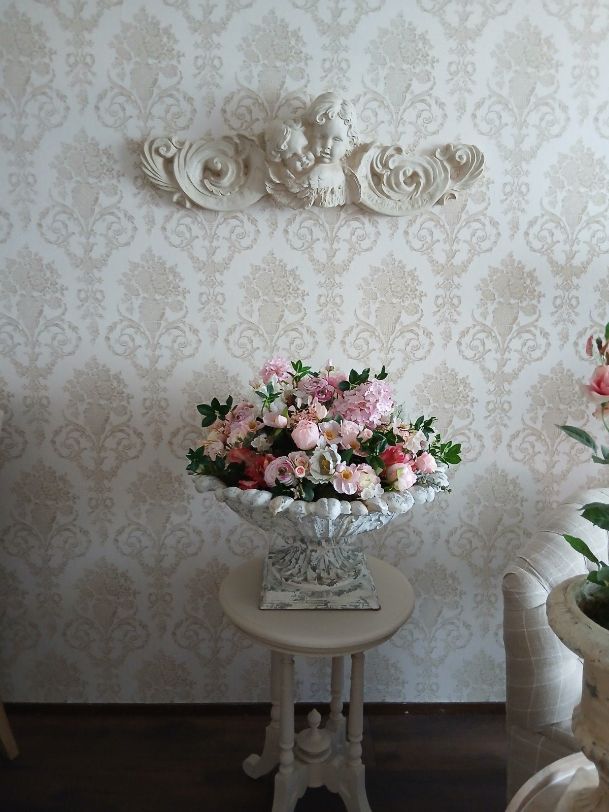 Groot nieuw kunstbloemstuk in sierlijke pot, 63cm breed, Huis en Inrichting, Woonaccessoires | Kunstplanten en Kunstbloemen, Binnen