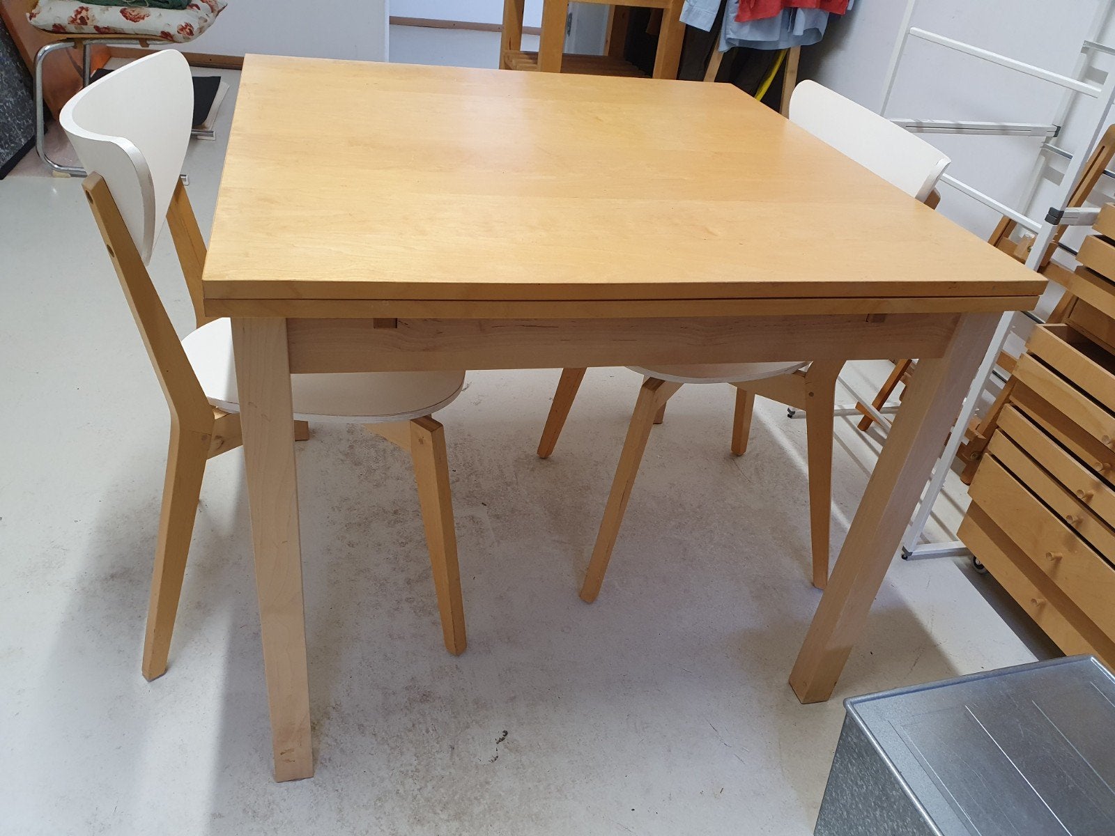 Foto 3 van Ikea uitschuifbare eettafel (90x90cm tot 165cm)